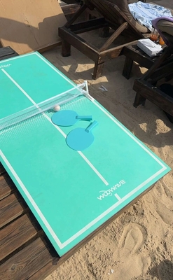 Melhore a sua festa de piscina com a raquete de tênis de mesa verde de 9,31 polegadas.