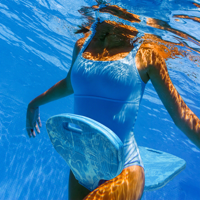 Esportes aquáticos piscina de espuma flutuantes confortável assento flutuante com padrão personalizado azul