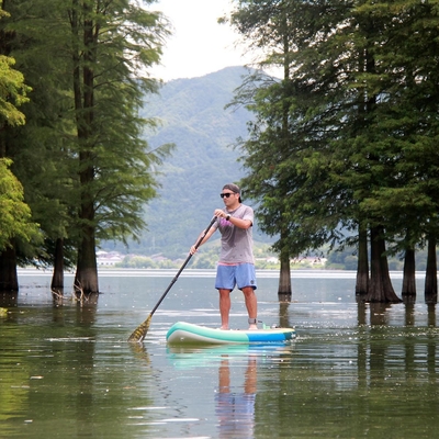 Melhore a sua experiência de paddle boarding com a nossa placa personalizada de espuma EVA e fibra de vidro